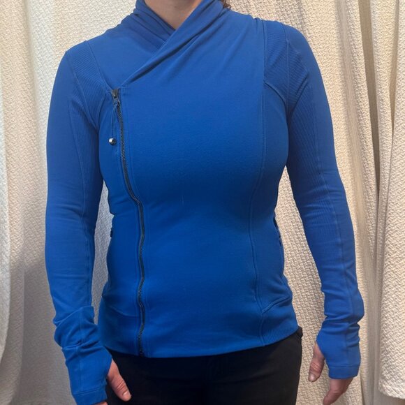 Lululemon Bhakti Yoga jacket. Asymmetrical double zip. Size 6 - Picture 2 of 10